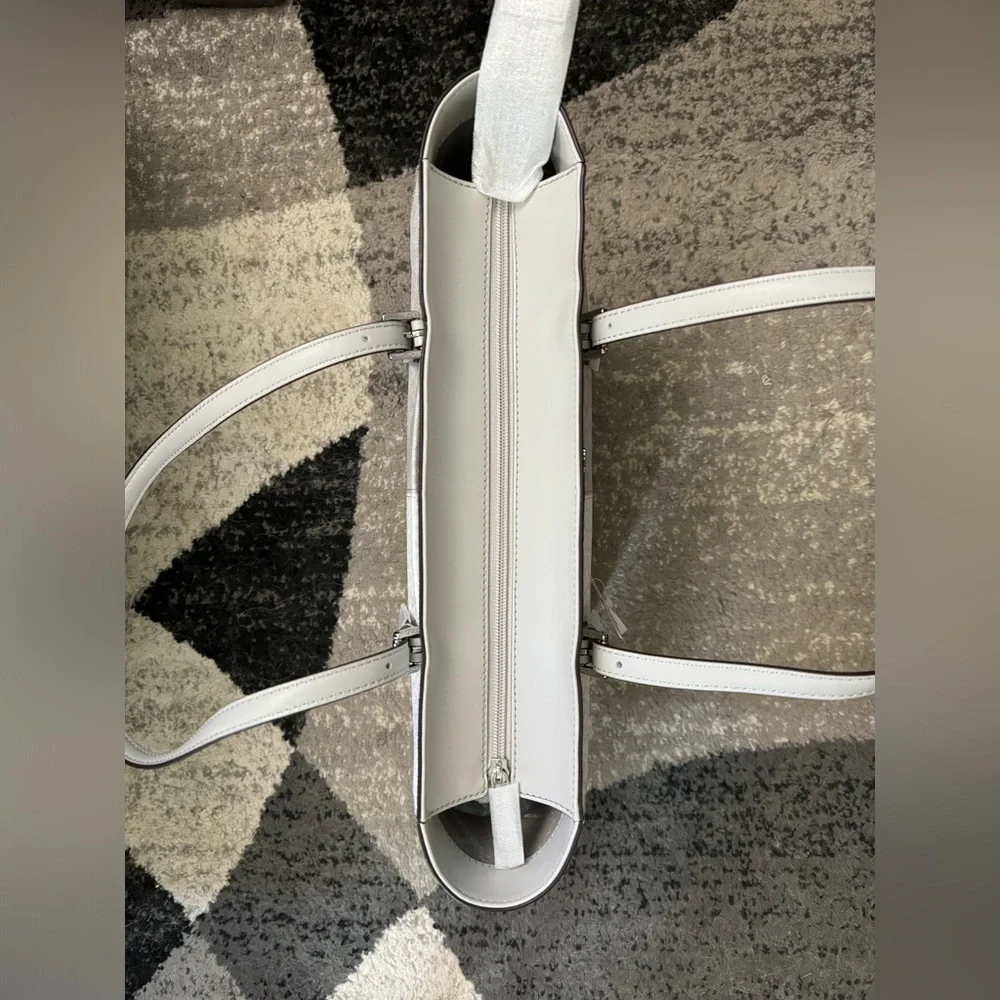 Michael Kors purse - Picture 4 of 6